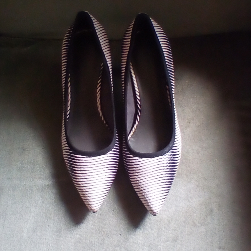 LORI GOLDSTINE COLLECTION Pumps